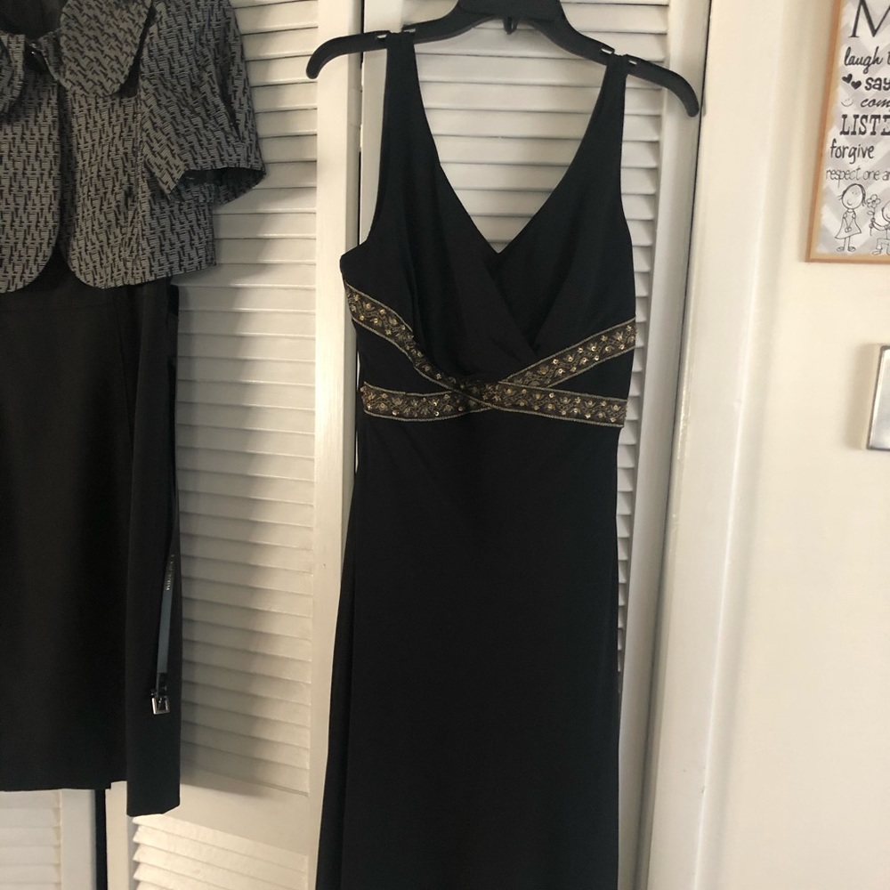 SIZE 8 WOMAN’S DRESS